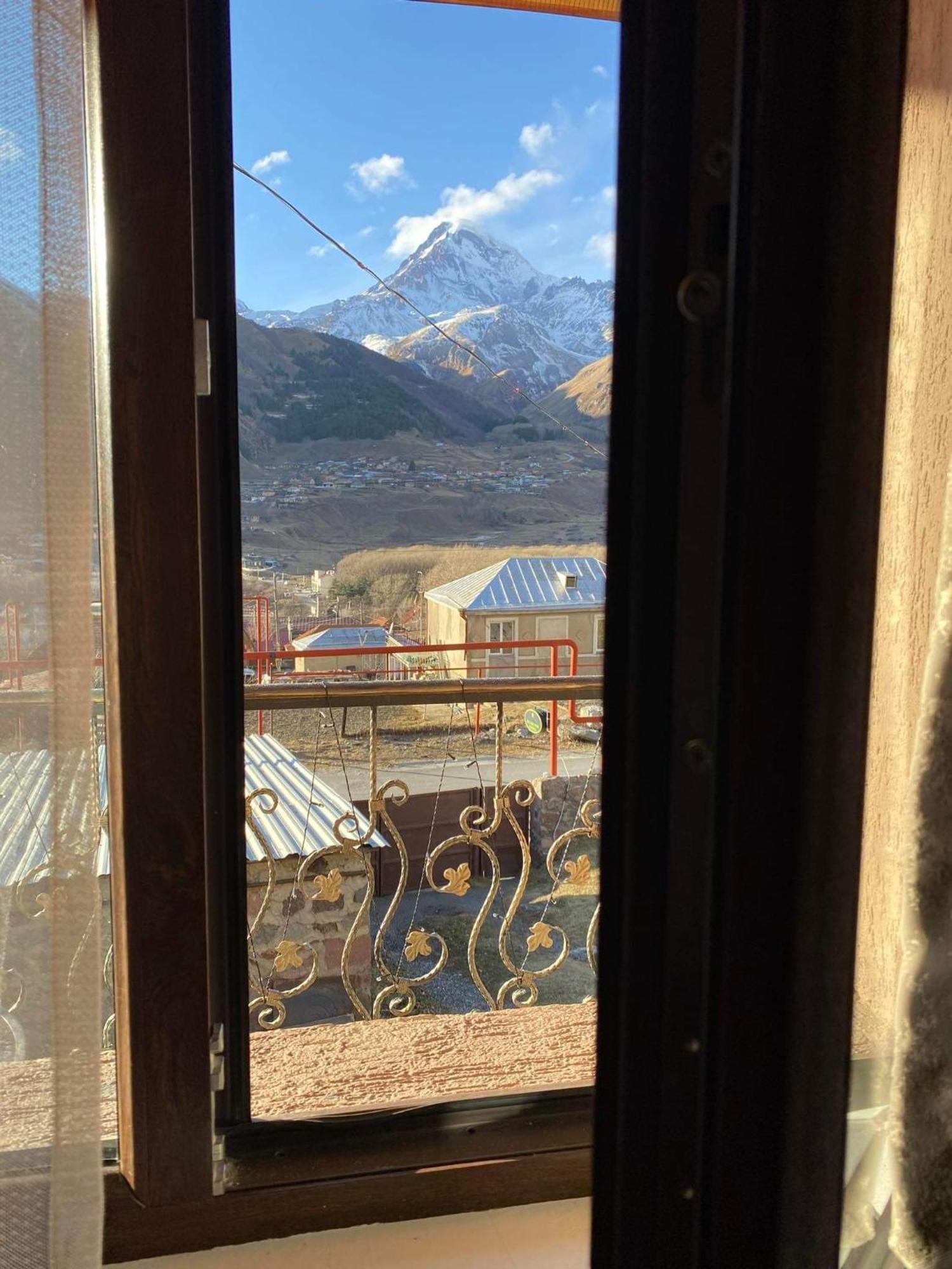 Golden Star Kazbegi Hotel Kamer foto